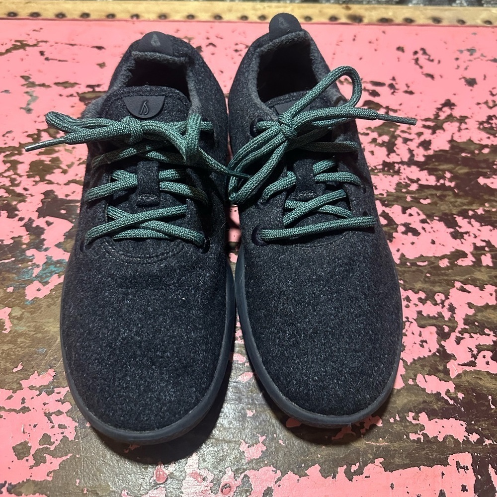 ALLBIRDS Women’s Wool Runner Navy sneaker sz 9